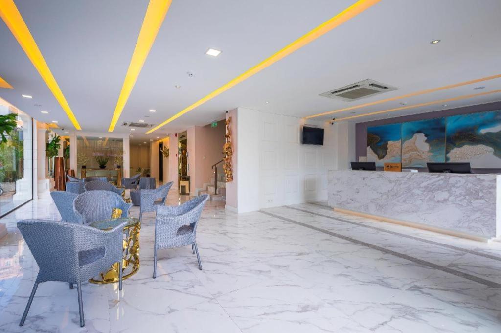 V Boutique Hotel Phnom Penh Exteriör bild