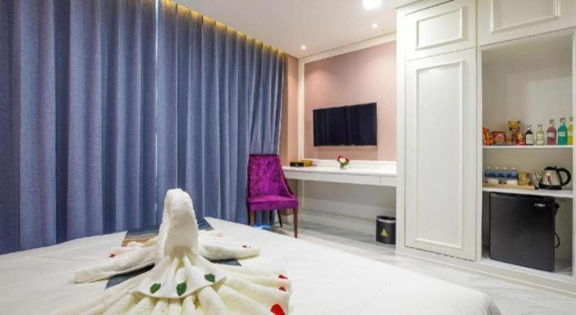 V Boutique Hotel Phnom Penh Exteriör bild