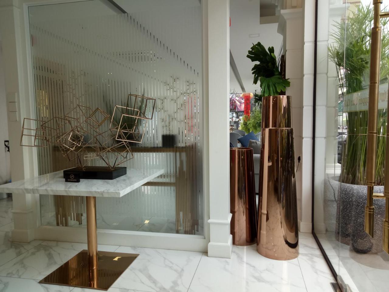 V Boutique Hotel Phnom Penh Exteriör bild